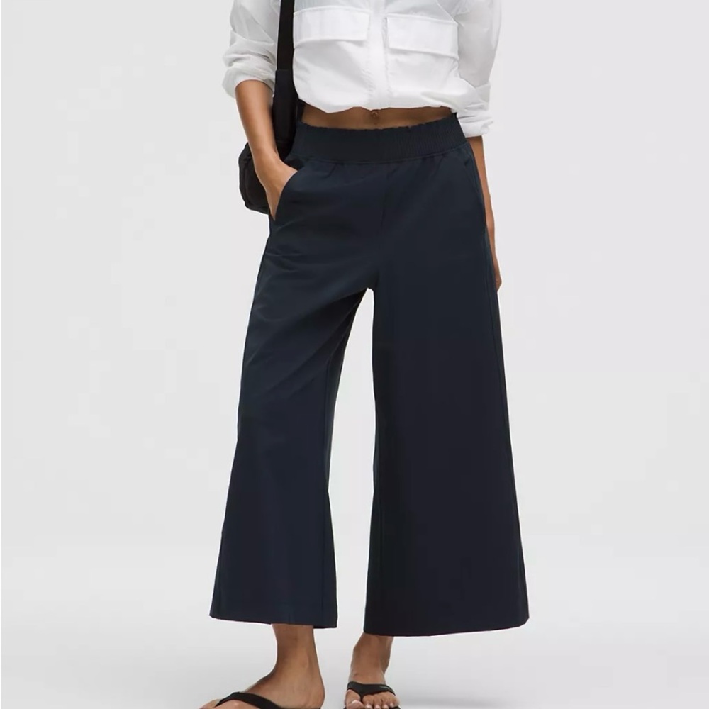 Lululemon Stretch Woven Ruffle-Waist Wide-Leg Cropped Pant